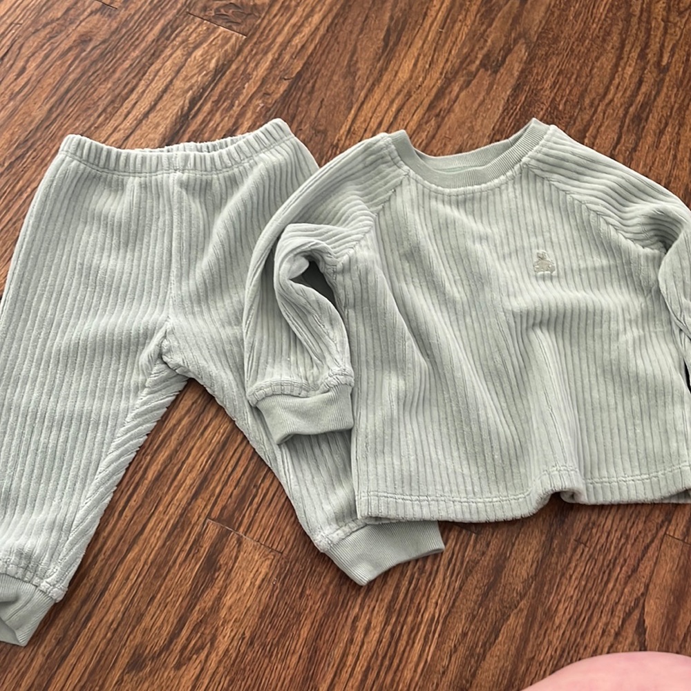 Gap Sweatshirt and Joggers
